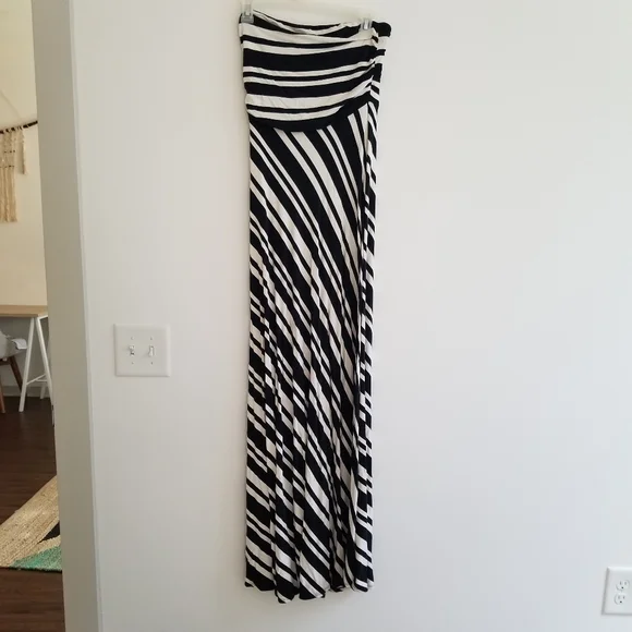 Banana Republic Strapless Maxi Dress - Picture 4 of 7